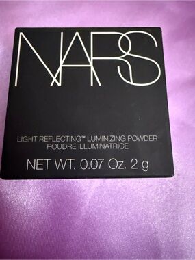 NARS Light Reflecting Luminizing Powder - Black Compact